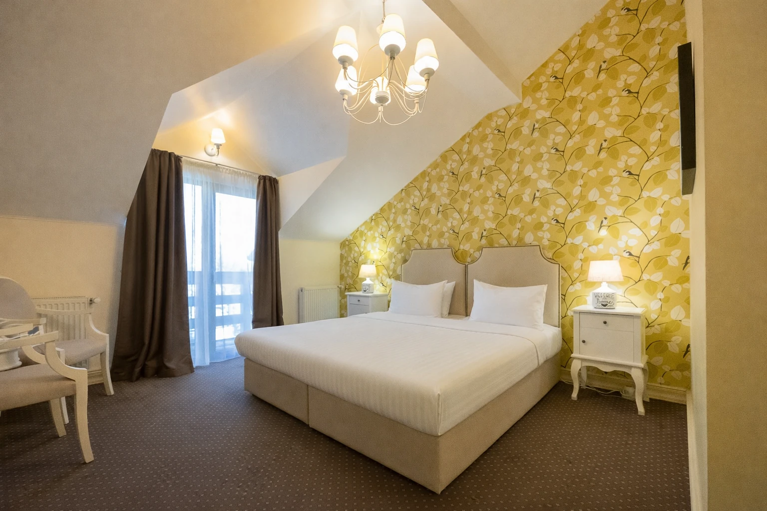 Akasha Sunrise Room